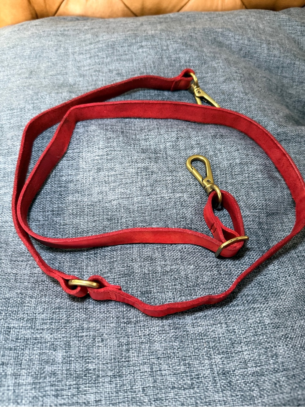 Campomaggi Adjustable cross-body strap Red. Italian
48”
Never used